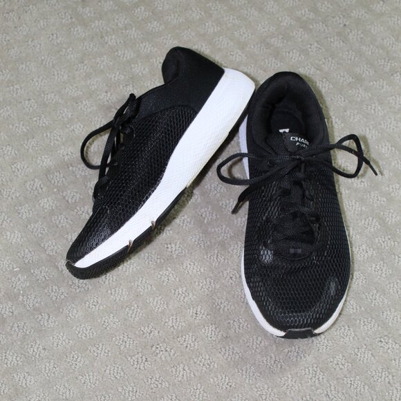 Under Armour Wm Sz 7M Charged Pursuit Black & White Athletic Shoes 3024143-002 - Picture 1 of 7